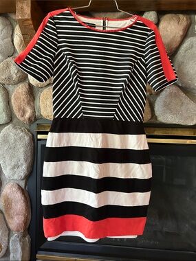 Ivy & Blu Black & White Striped Exposed Zipper Stretch Mini Dress, Size 10